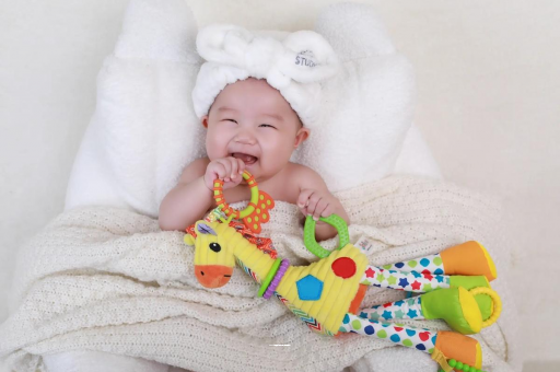 偃师怎么判断宝宝是否斜颈 偃师怎么判断宝宝是否斜颈